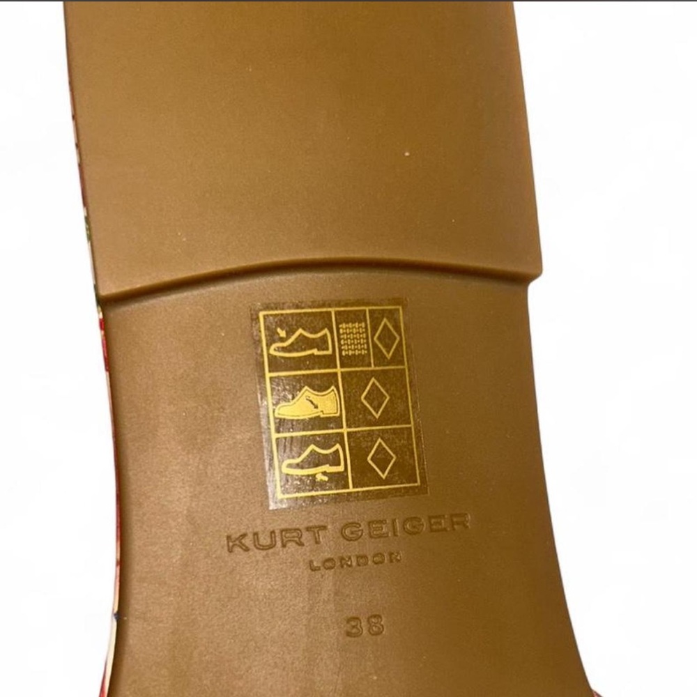 New without tags Kurt Geiger southbank stripe flat sandals. 7.5. Never worn. - Picture 3 of 7